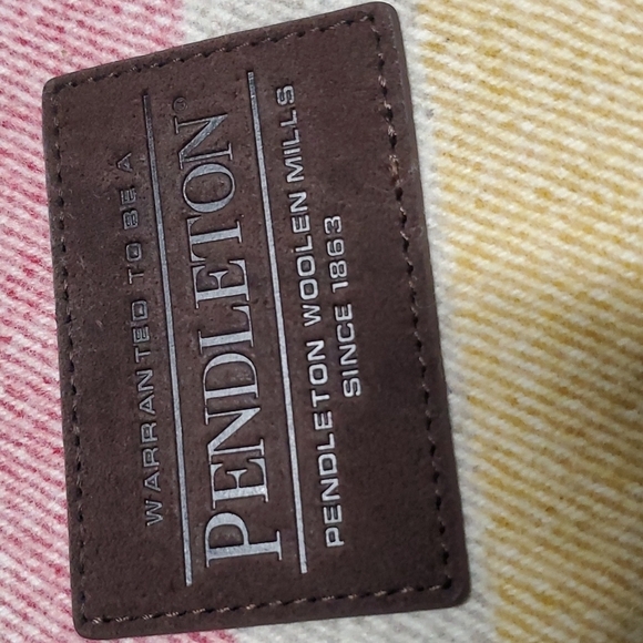 GLACIER STRIPE ESSENTIALS POUCH - Picture 5 of 5